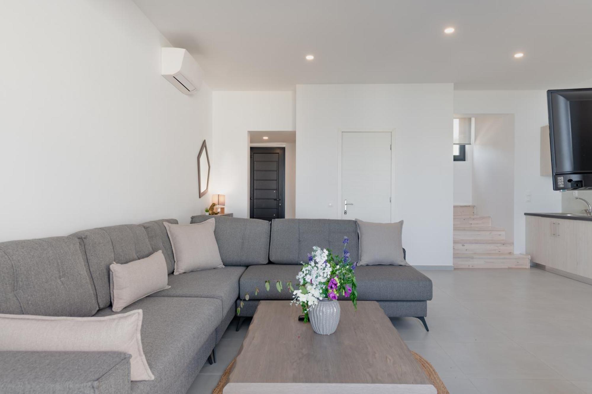 Swans Luxury Homes コメノ 部屋 写真
