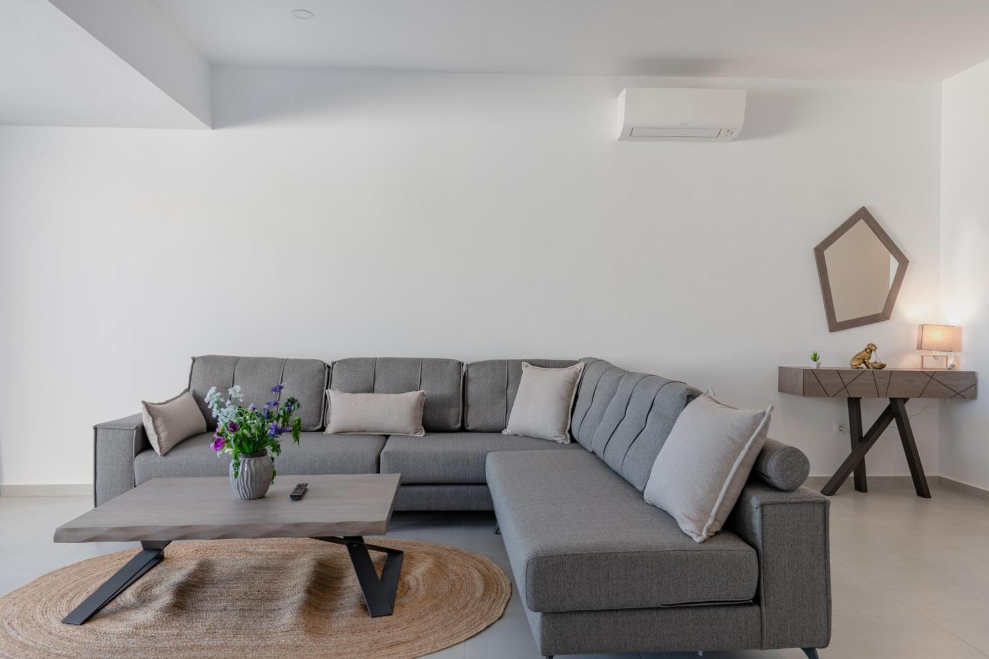 Swans Luxury Homes コメノ 部屋 写真